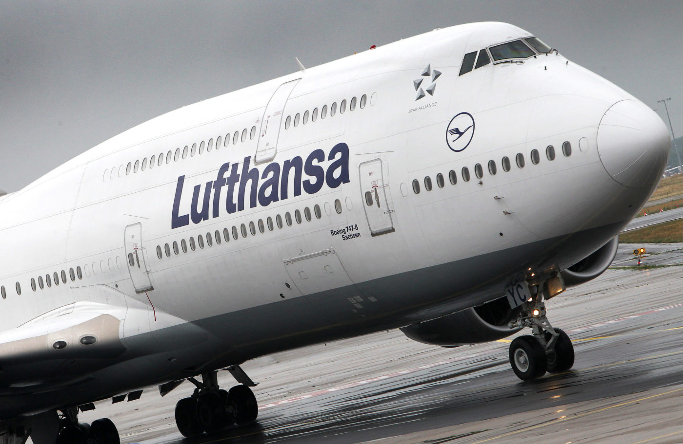A Lufthansa ok nélkül büntette meg a Magyarországra tartó haszidokat