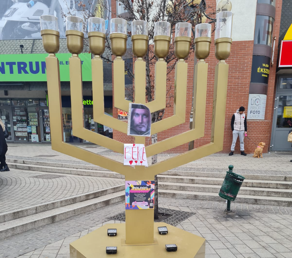A zsidó közösséget sértő plakátok jelentek meg Miskolc belvárosában