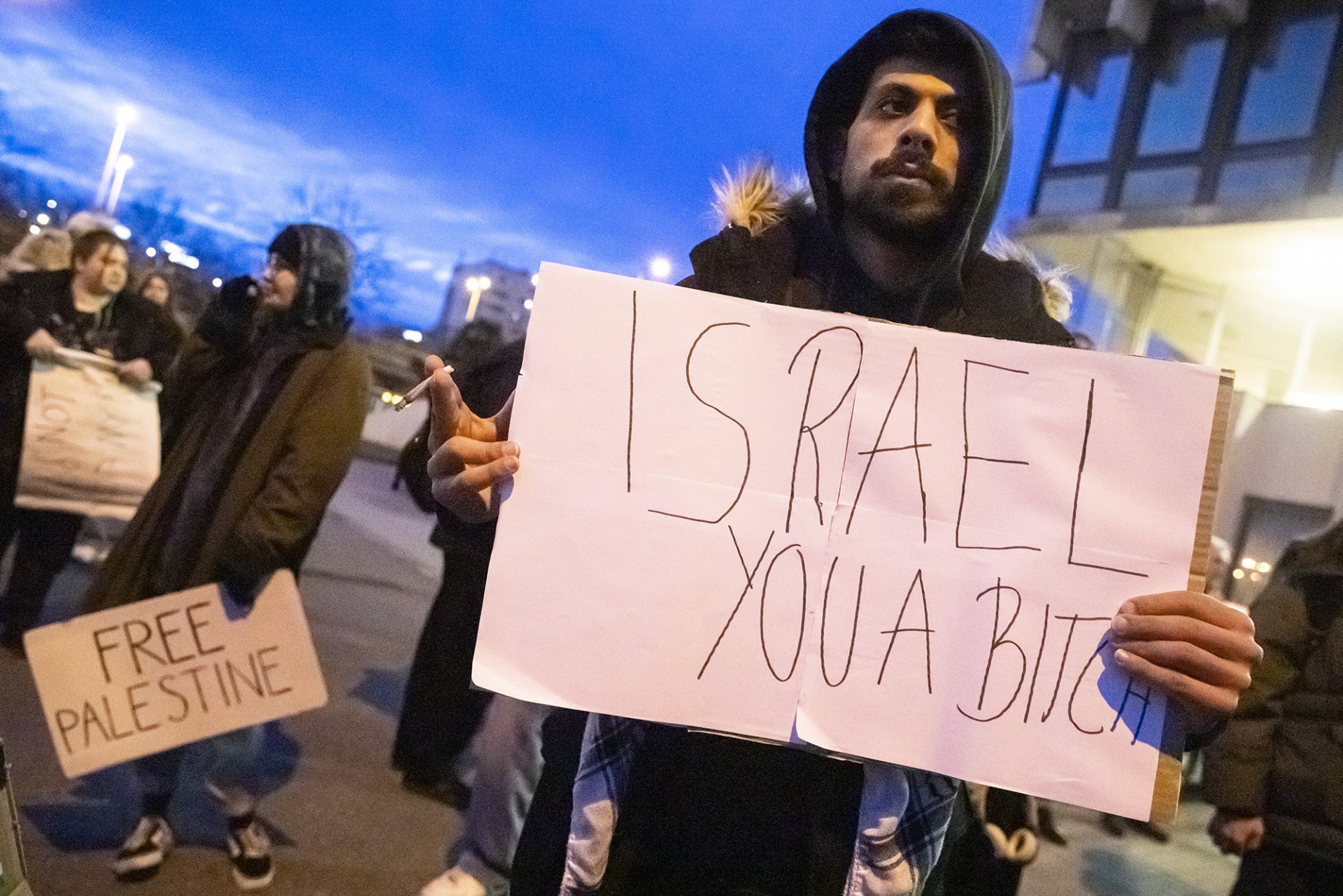 A tiltást kijátszva tartottak palesztinpárti tüntetést Budapesten