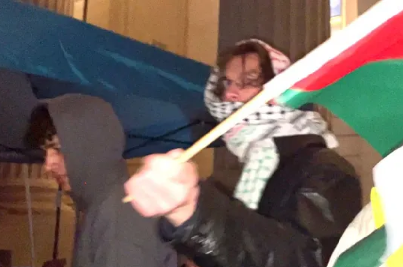Izrael-ellenes tüntetők szúrták szemen a Yale Egyetem zsidó származású...